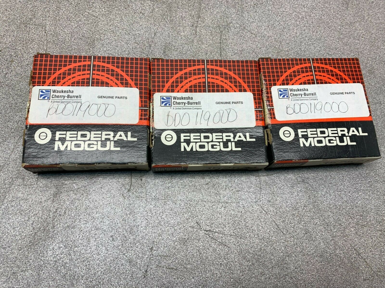 LOT OF 3 NEW IN BOX FEDERAL MOGUL OILSEAL 352521