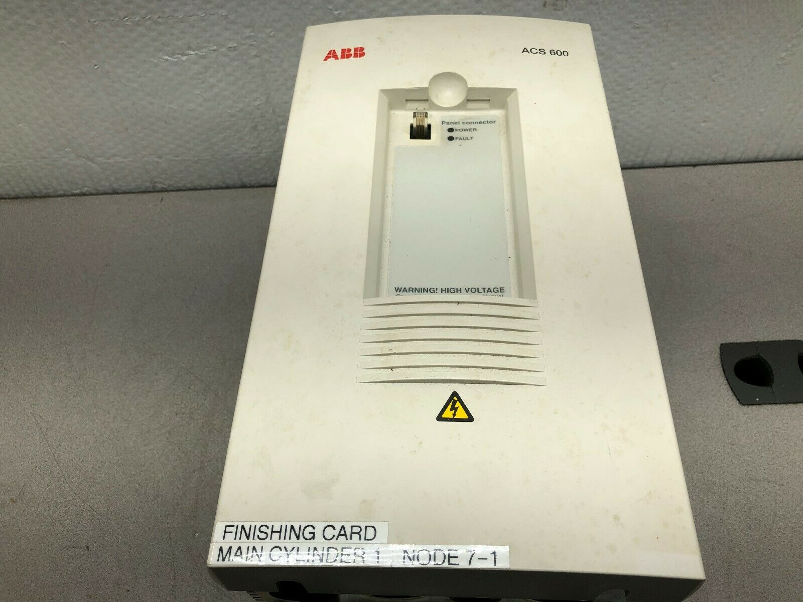 USED ABB ACS 600 10 HP 380-500 VAC 15/11 AMPS 3 PH 0-300 HZ DRIVE ACS601-0011-4-