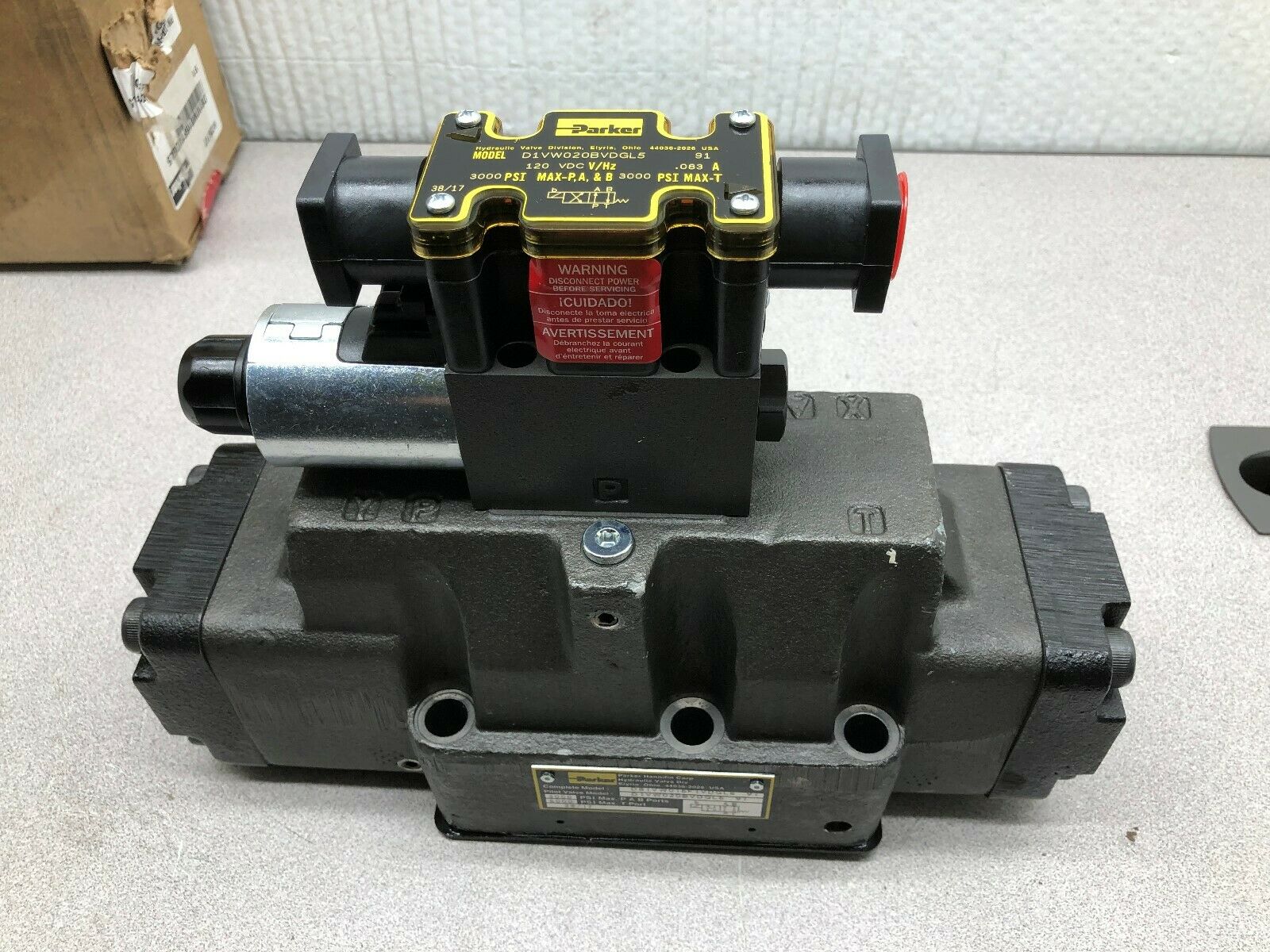 NEW IN BOX PARKER 120 VAC COIL HYDRAULIC DIRECTIONAL SOLENOID VALVE D81VW016F1VD