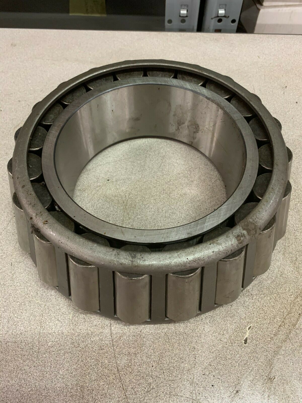 NEW NO BOX FAG TAPERED ROLLER CONE BEARING 32230A