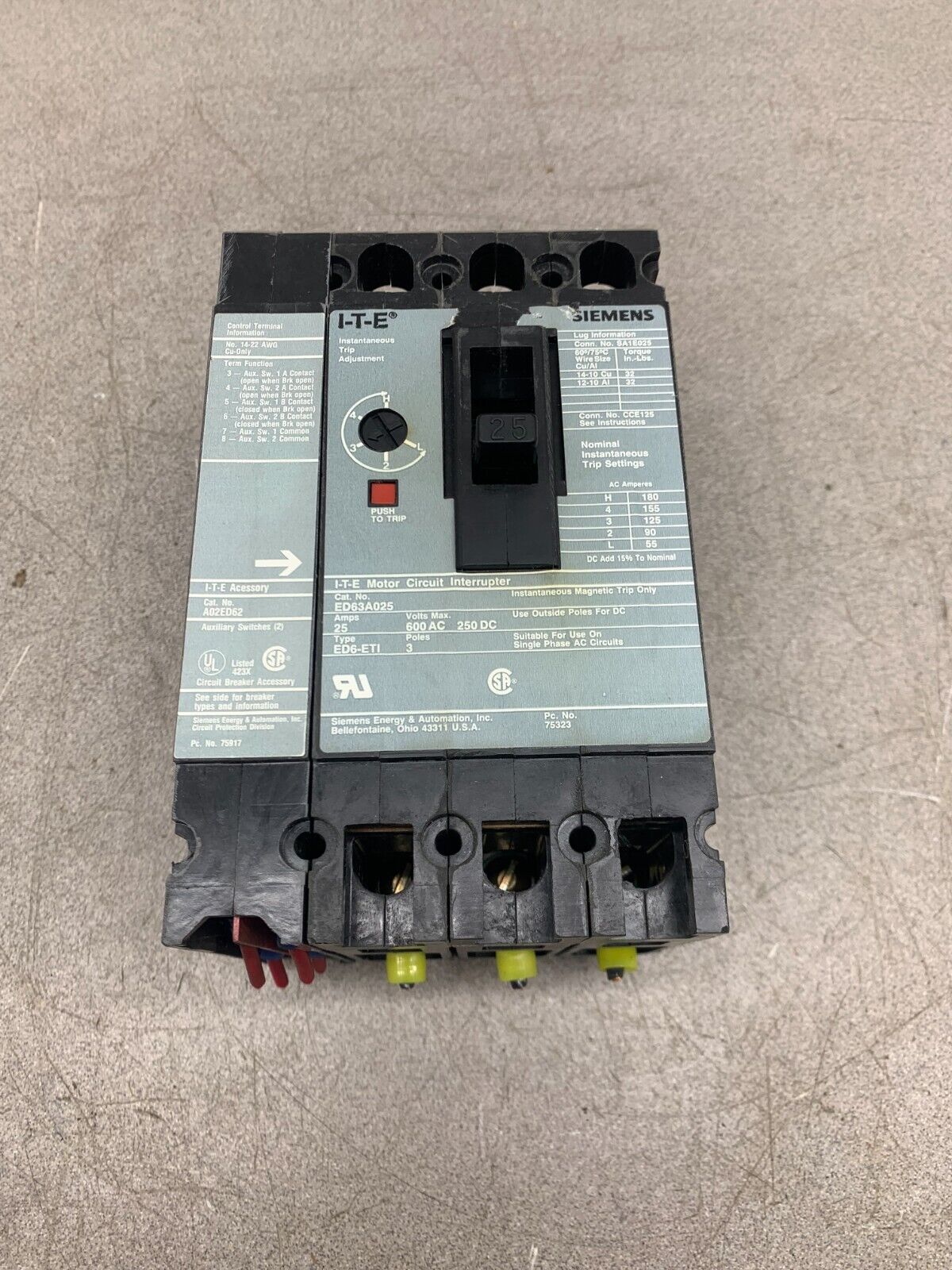 USED SIEMENS 3 POLE 25AMP CIRCUIT BREAKER ED63A025 WITH A02ED62 I-T-E ACESSORY