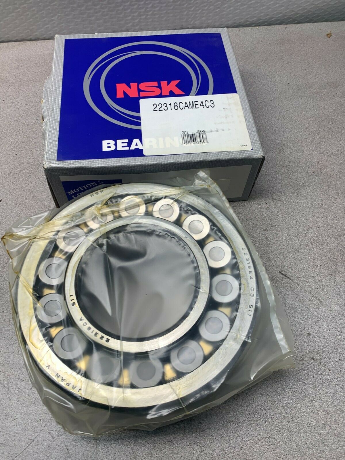 NEW IN BOX NSK 22318CAME4C3 ROLLER BEARING 22318CAME4C3S11