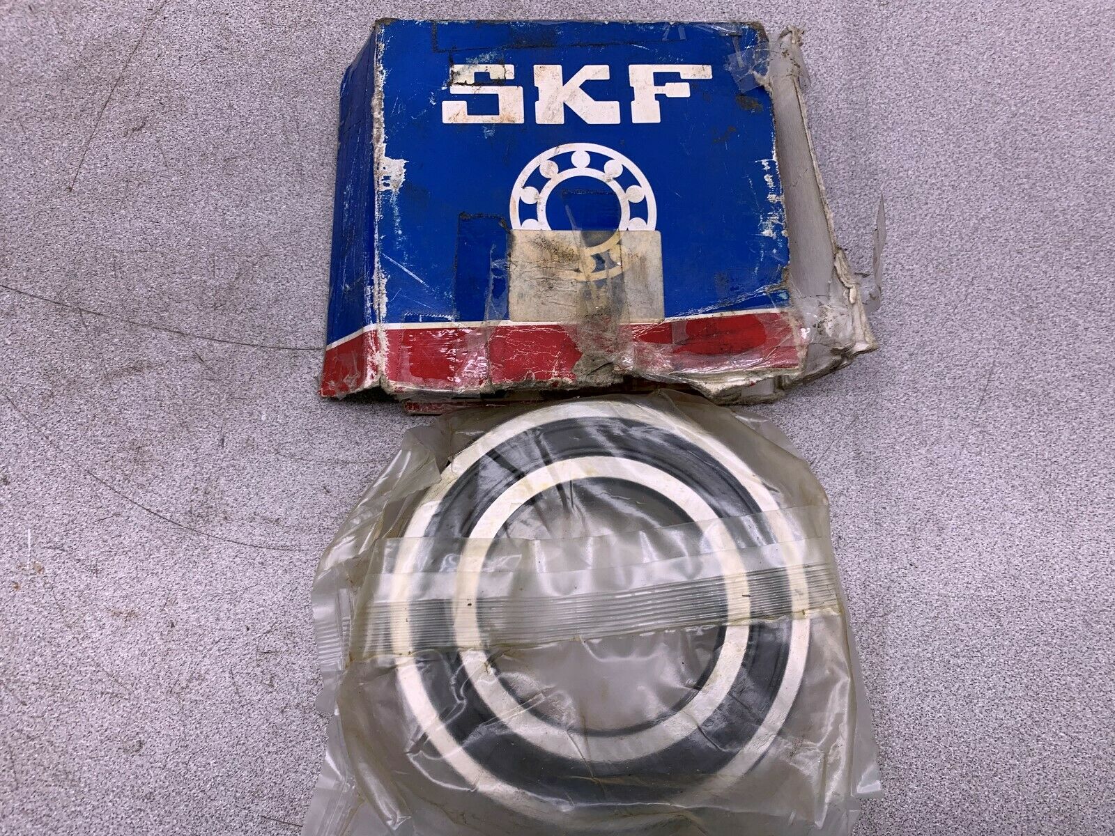 NEW NO BOX SKF BEARING 62214-2RS1