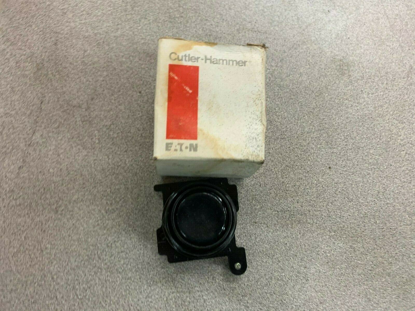 NEW IN BOX CUTLER HAMMER PUSHBUTTON OPER. E34PB1