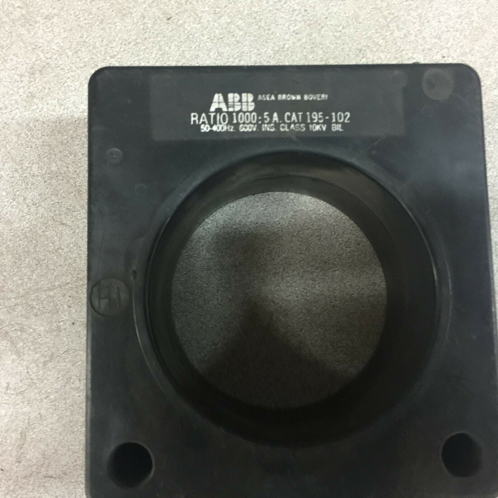 NEW NO BOX ABB 1000:5 600V CURRENT TRANSFORMER 195-102