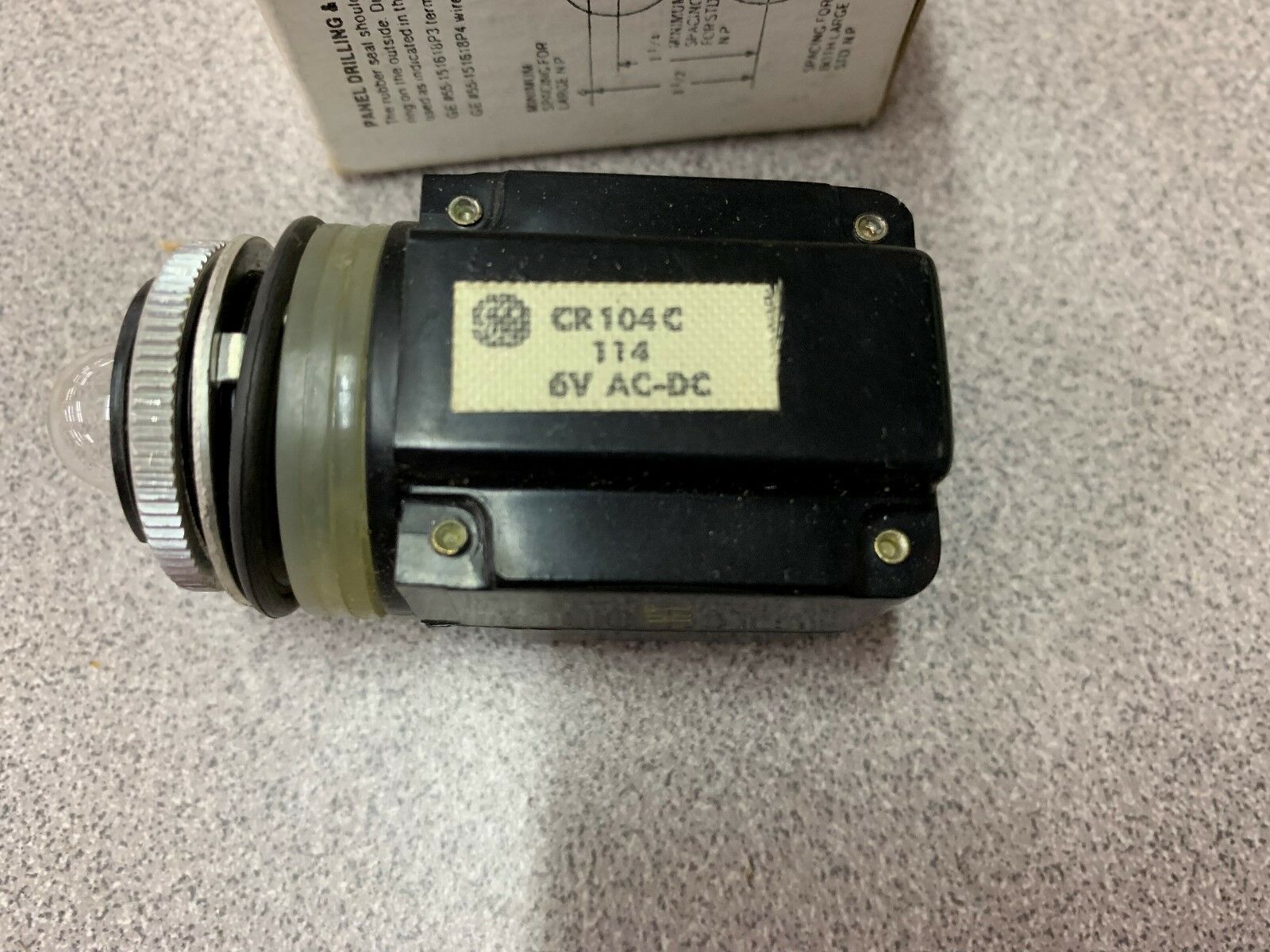 NEW IN BOX GE IND. LIGHT CR104C114