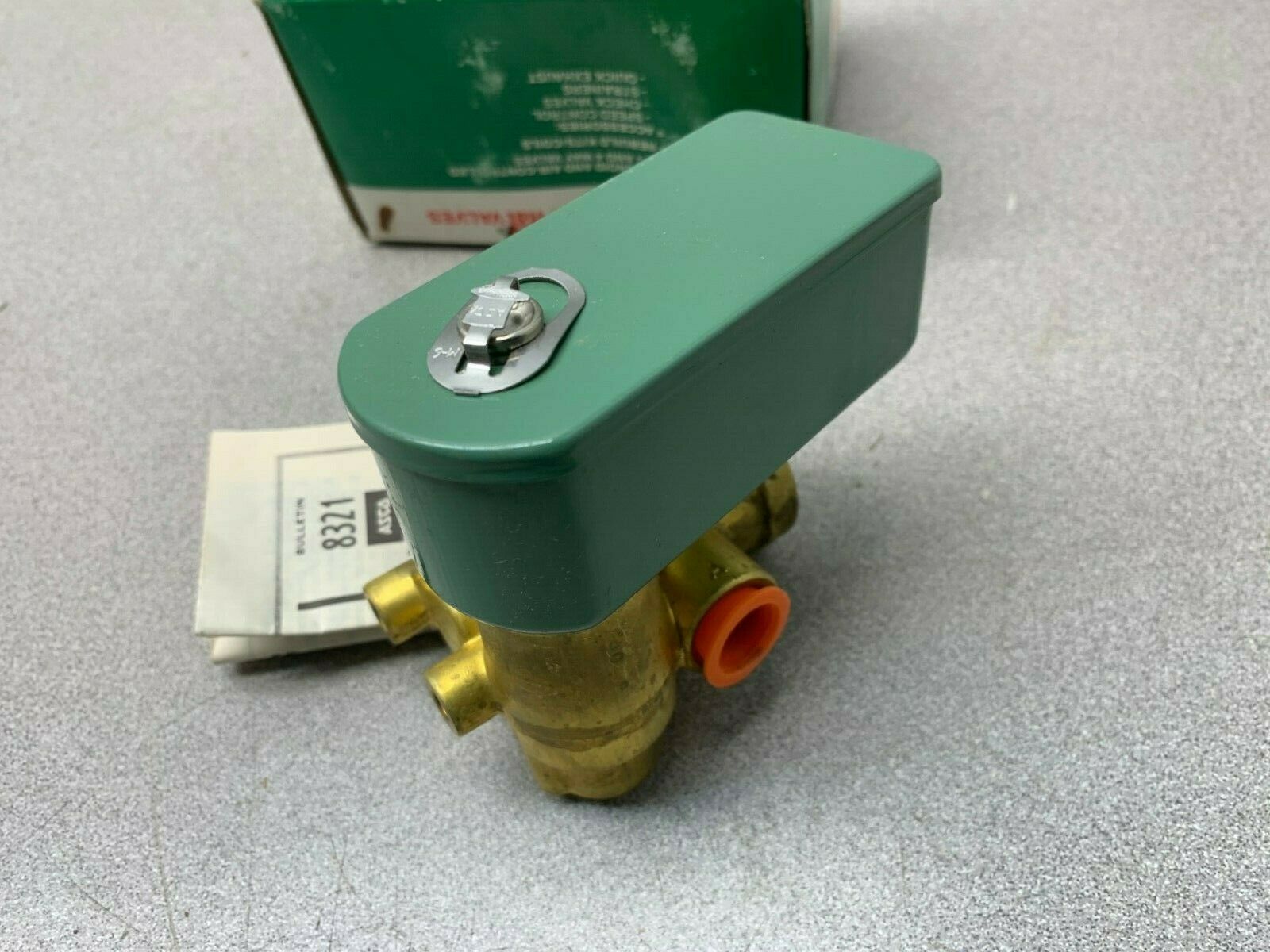 NEW IN BOX ASCO RED HAT 3/8" PIPE 125VDC. SOLENOID VALVE JKC8321A2