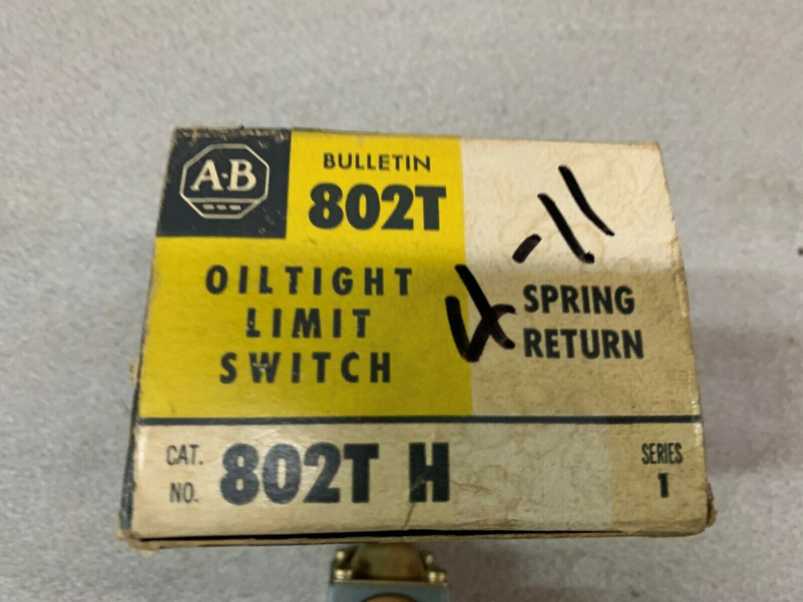 NEW IN BOX ALLEN BRADLEY LIMIT SWITCH 800T H