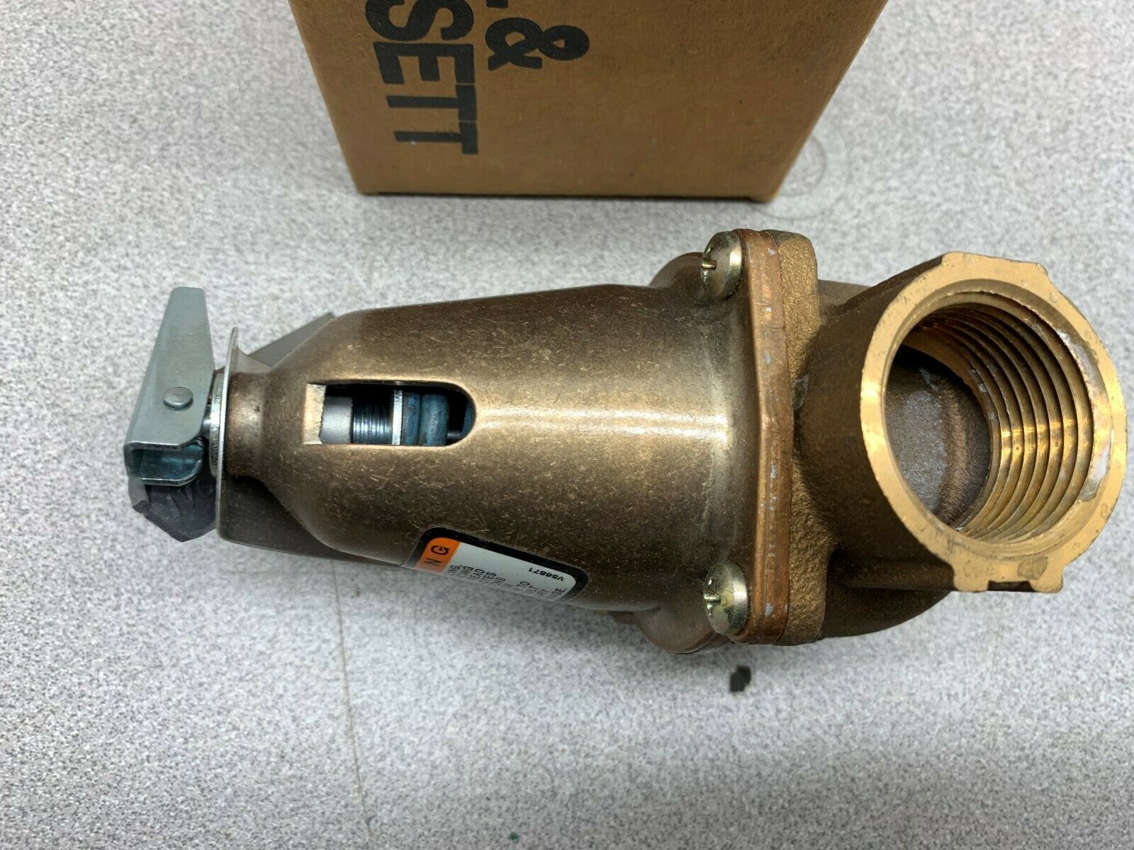 NEW IN BOX ITT VALVE 110133