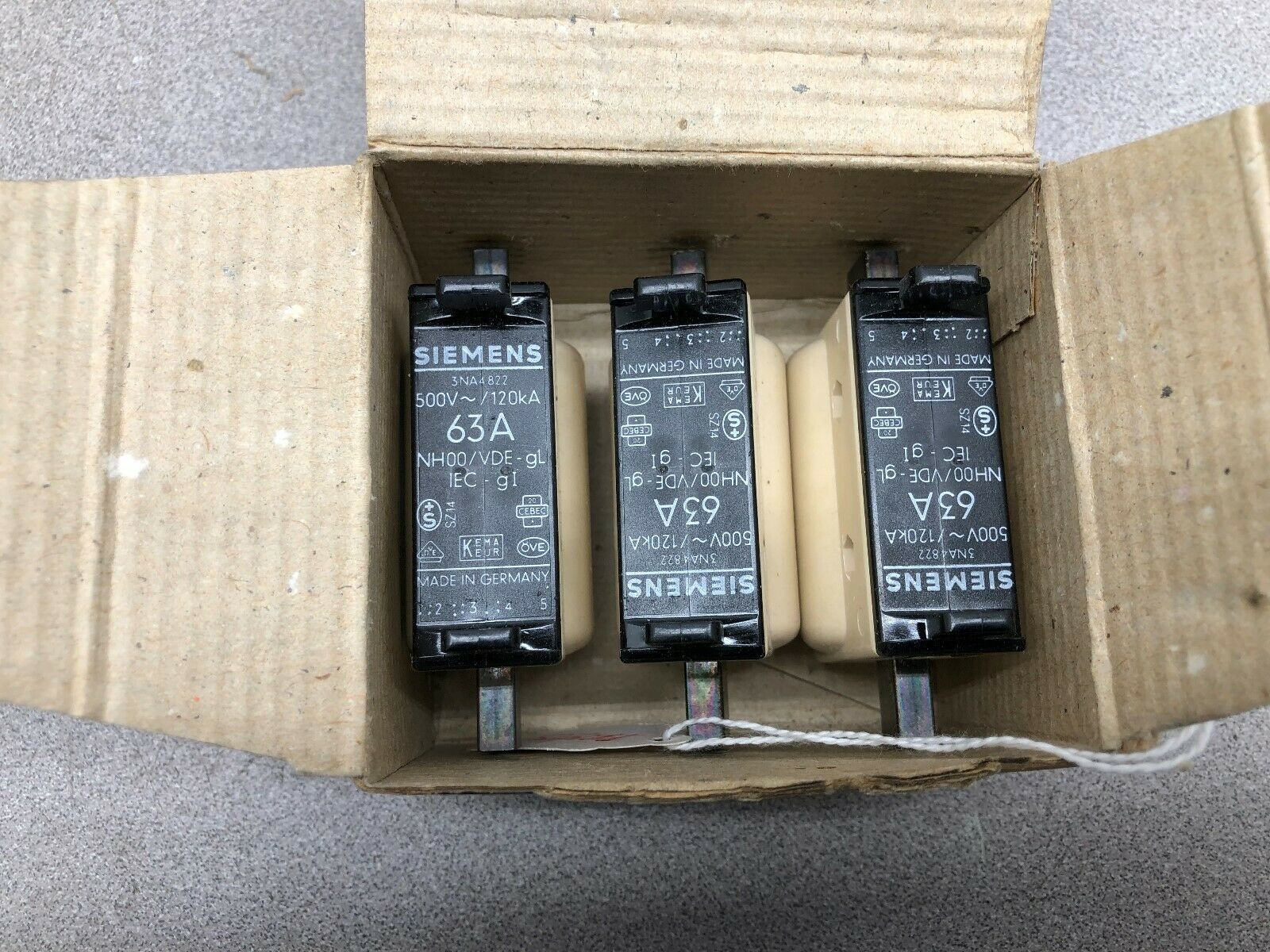 NEW IN BOX OF 3 SIEMENS 63 AMP 500 V FUSE 3NA4822