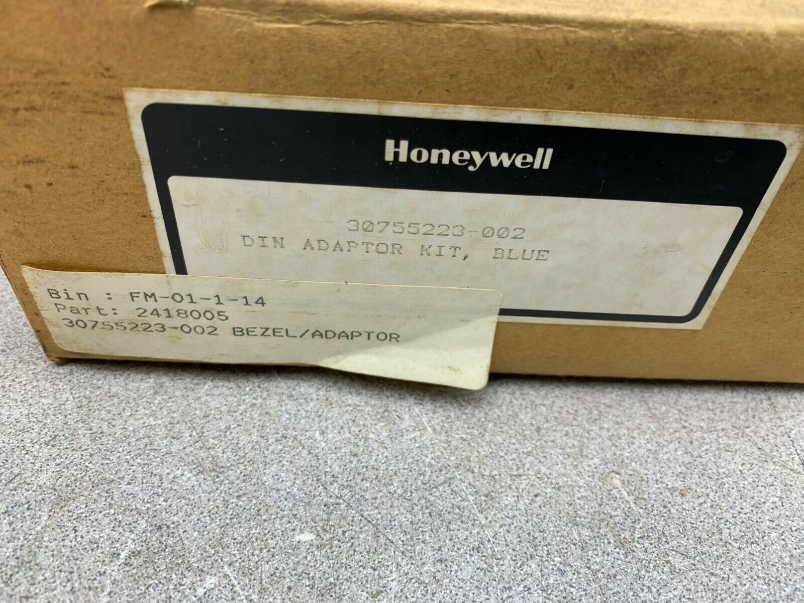 NEW IN BOX HONEYWELL BLUE DIN ADAPTER KIT 30755223-002