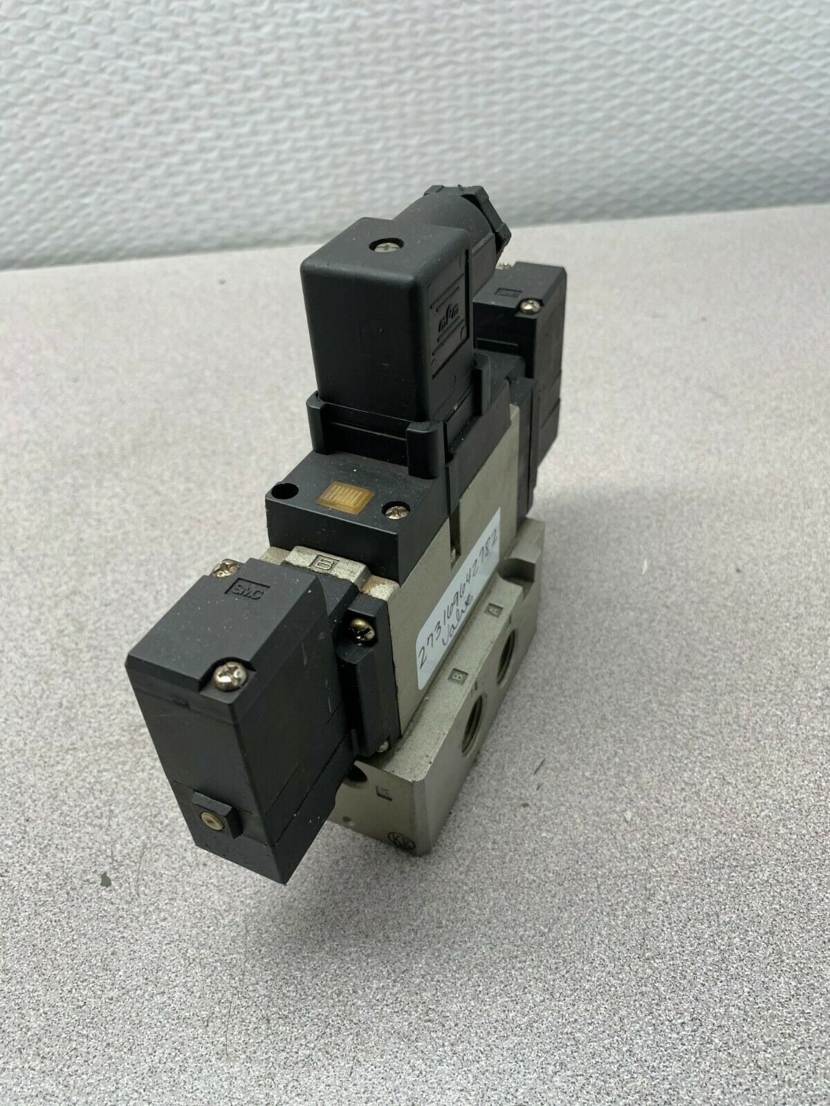 USED SMC PNEUMATIC VALVE VFS3410-5DZ