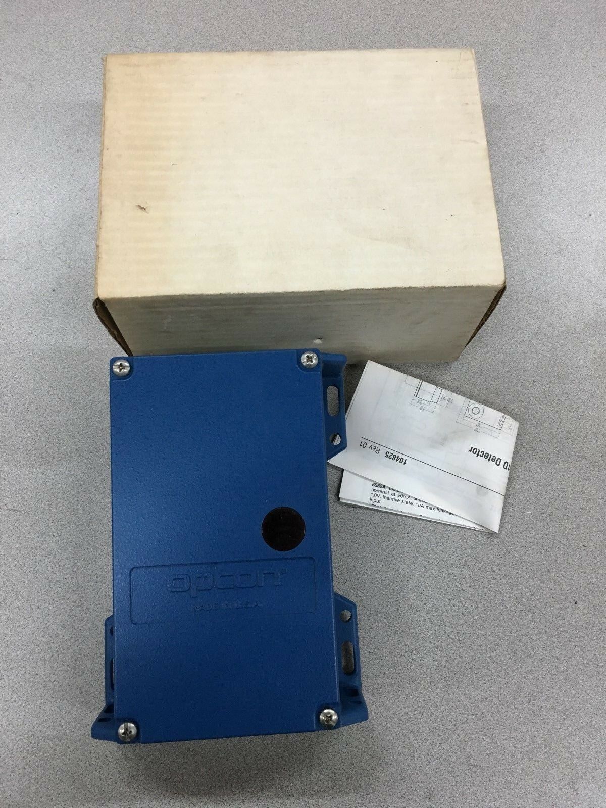 NEW IN BOX CUTLER-HAMMER PHOTOELECTRIC THRU-BEAM SOURCE 1141D-6501 SERIES D1