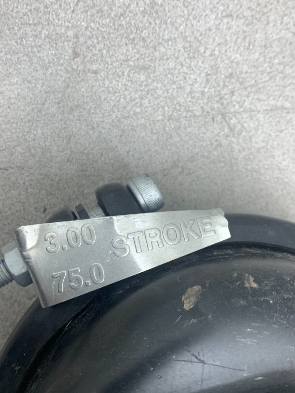 NEW NO BOX KNORR BREMSE II39374F BRAKE CHAMBER BS3336