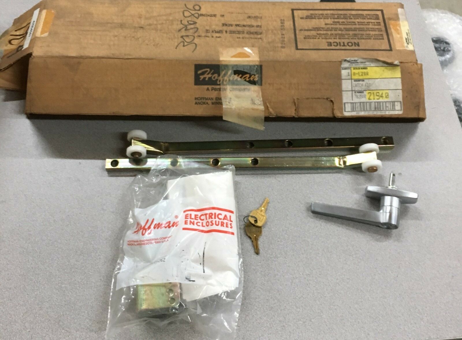 NEW IN BOX HOFFMAN LATCH KIT FOR ENCLOSURE A-L2BR