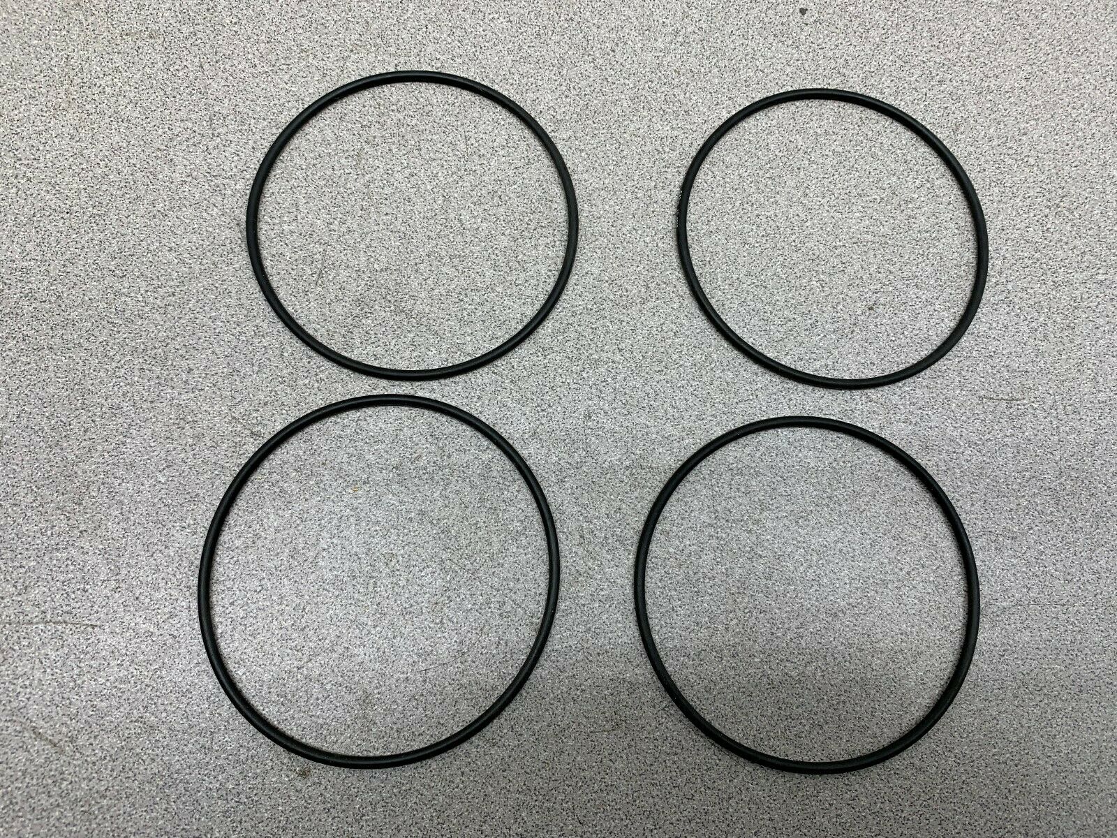 LOT OF 4 NEW NO BOX CATERPILLAR SEAL 1P-8362