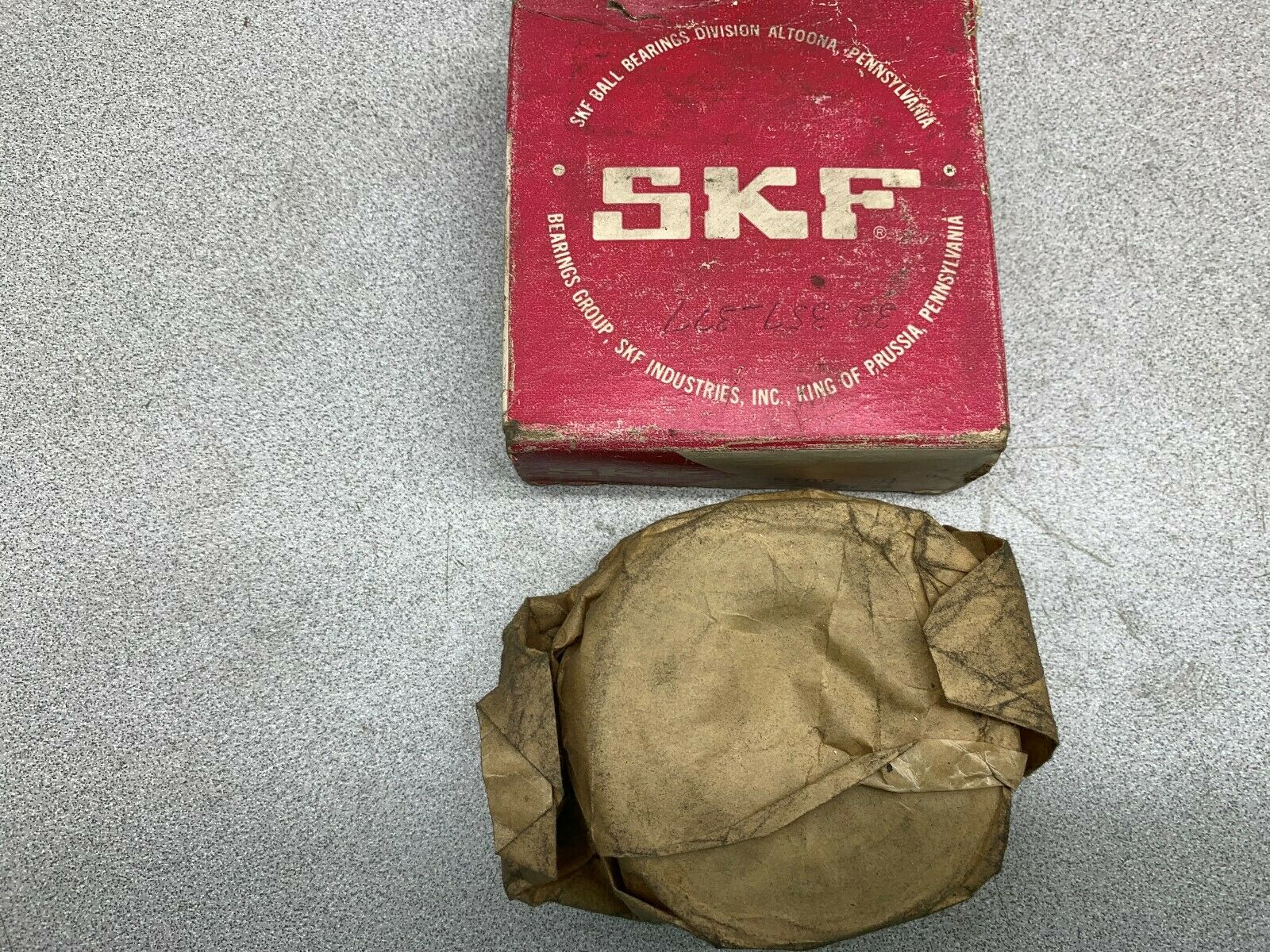 NEW IN BOX SKF BEARING 5209 H