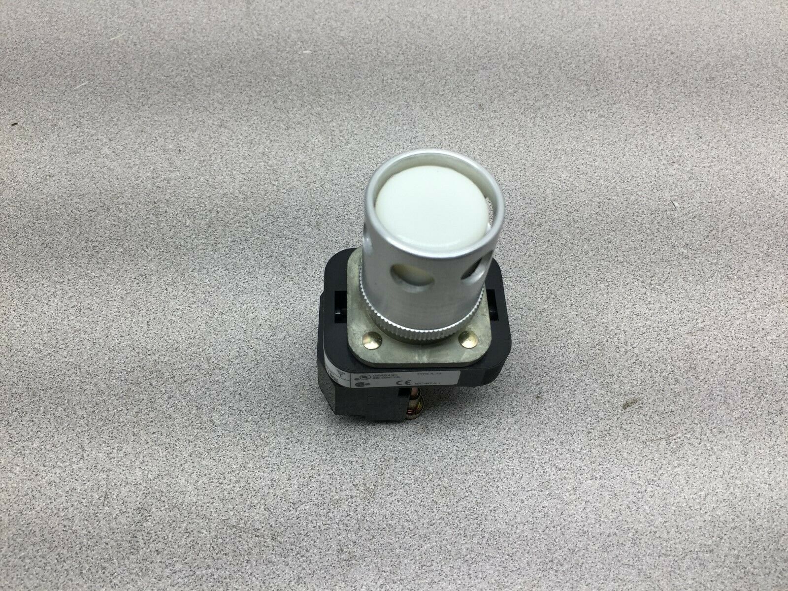 USED ALLEN BRADLEY GUARDED PUSH BUTTON 800T-PA16