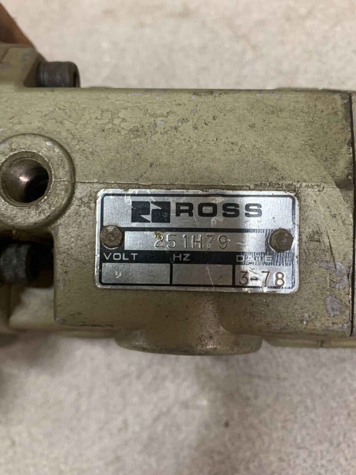 USED ROSS 1/2" PNEUMATIC VALVE 2773A4945 WITH 251H79