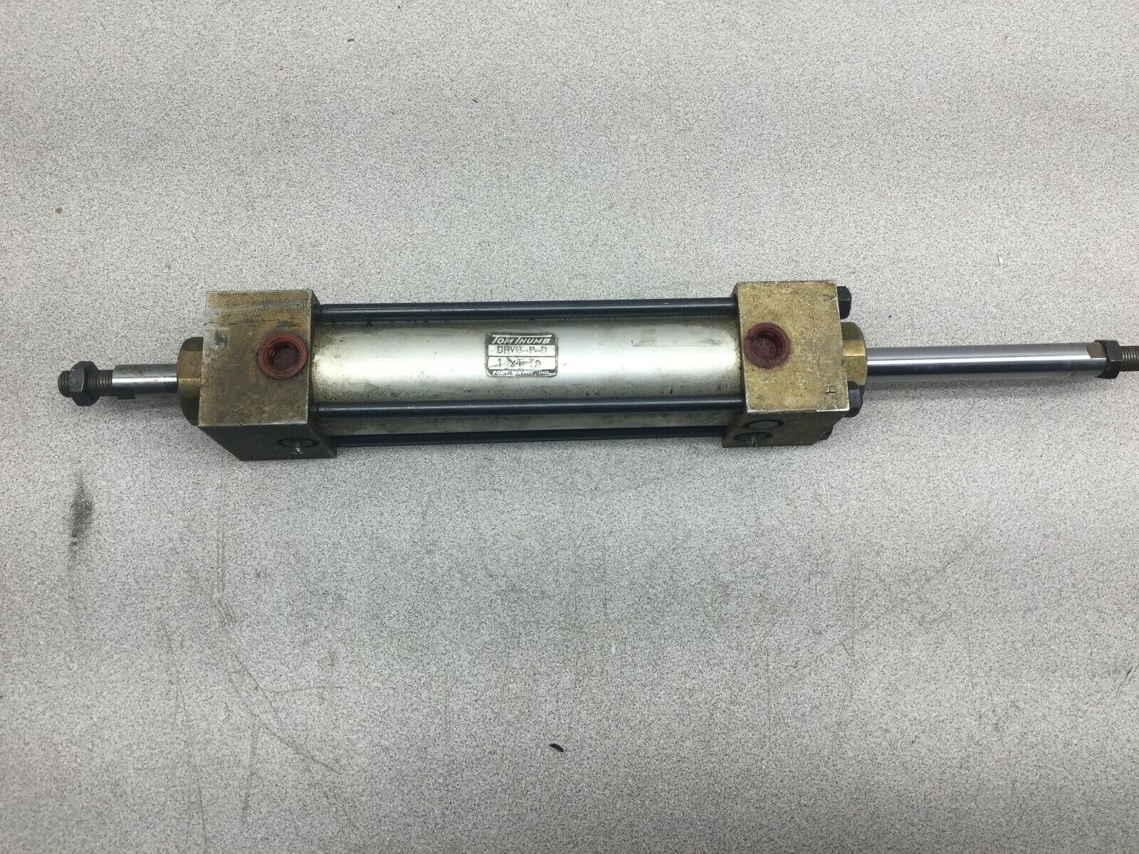 USED TOMTHUMB 1 3/8"X 4" T2 DOUBLE ROD DOUBLE ACTING CYLINDER DRVB-P-D