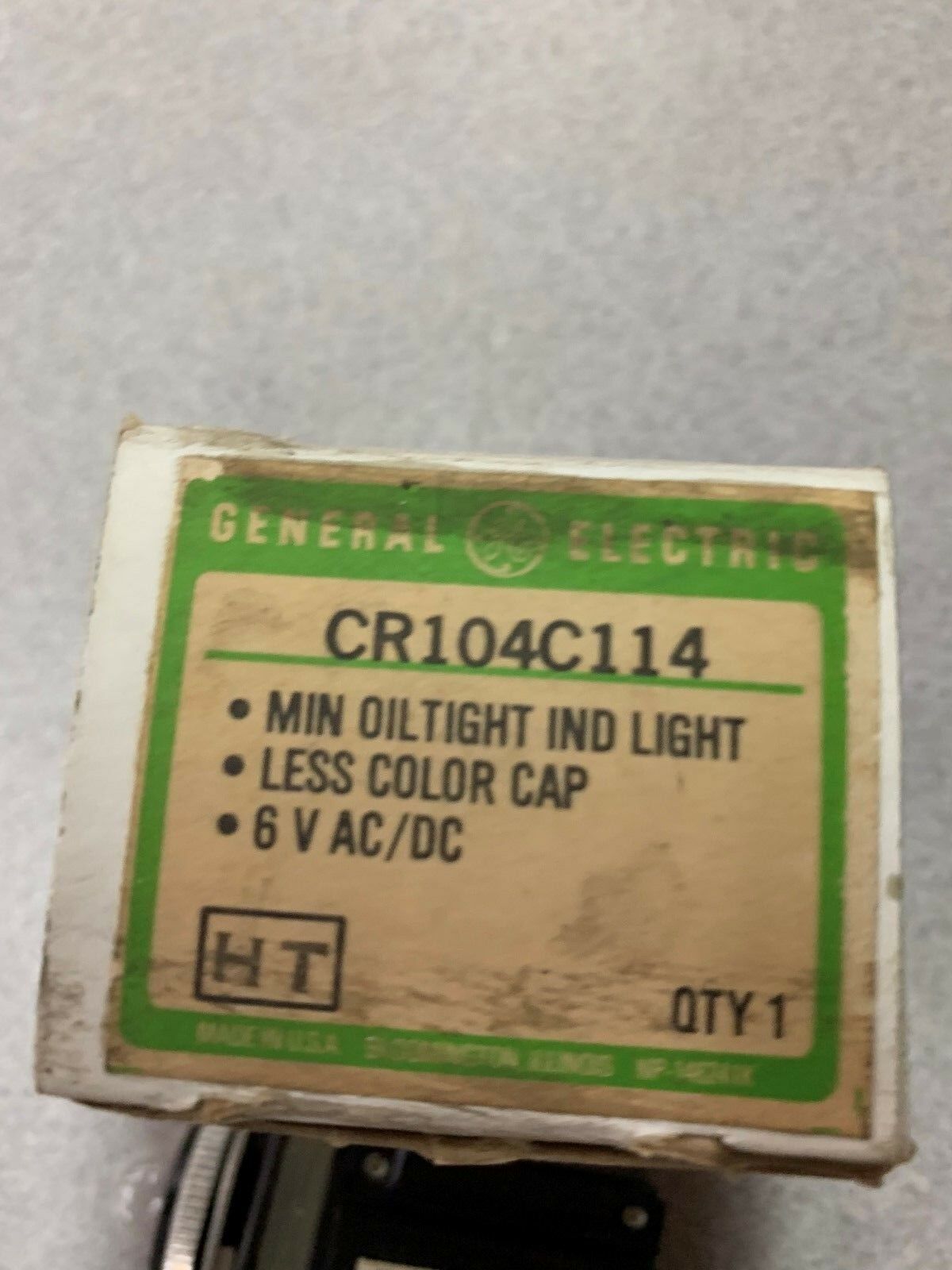 NEW IN BOX GE IND. LIGHT CR104C114