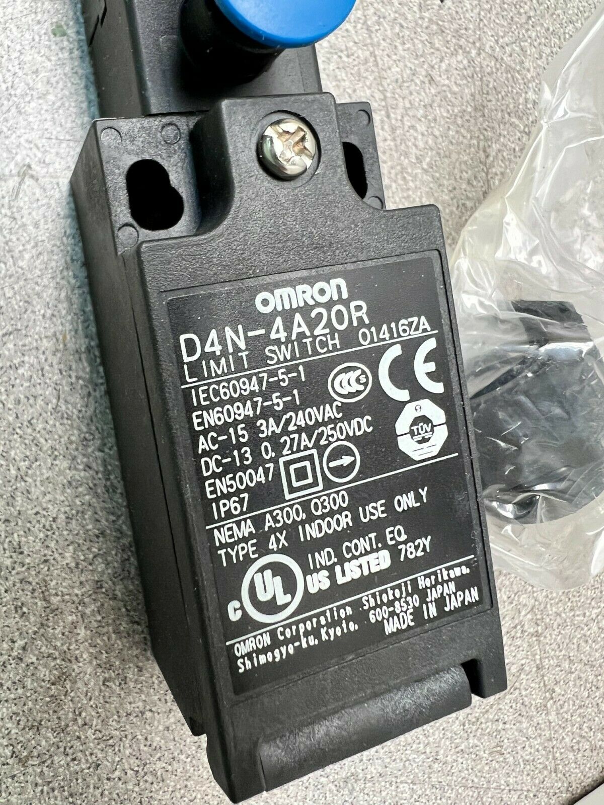 NEW IN BOX OMRON LIMIT SWITCH D4N-4A20R-NPT