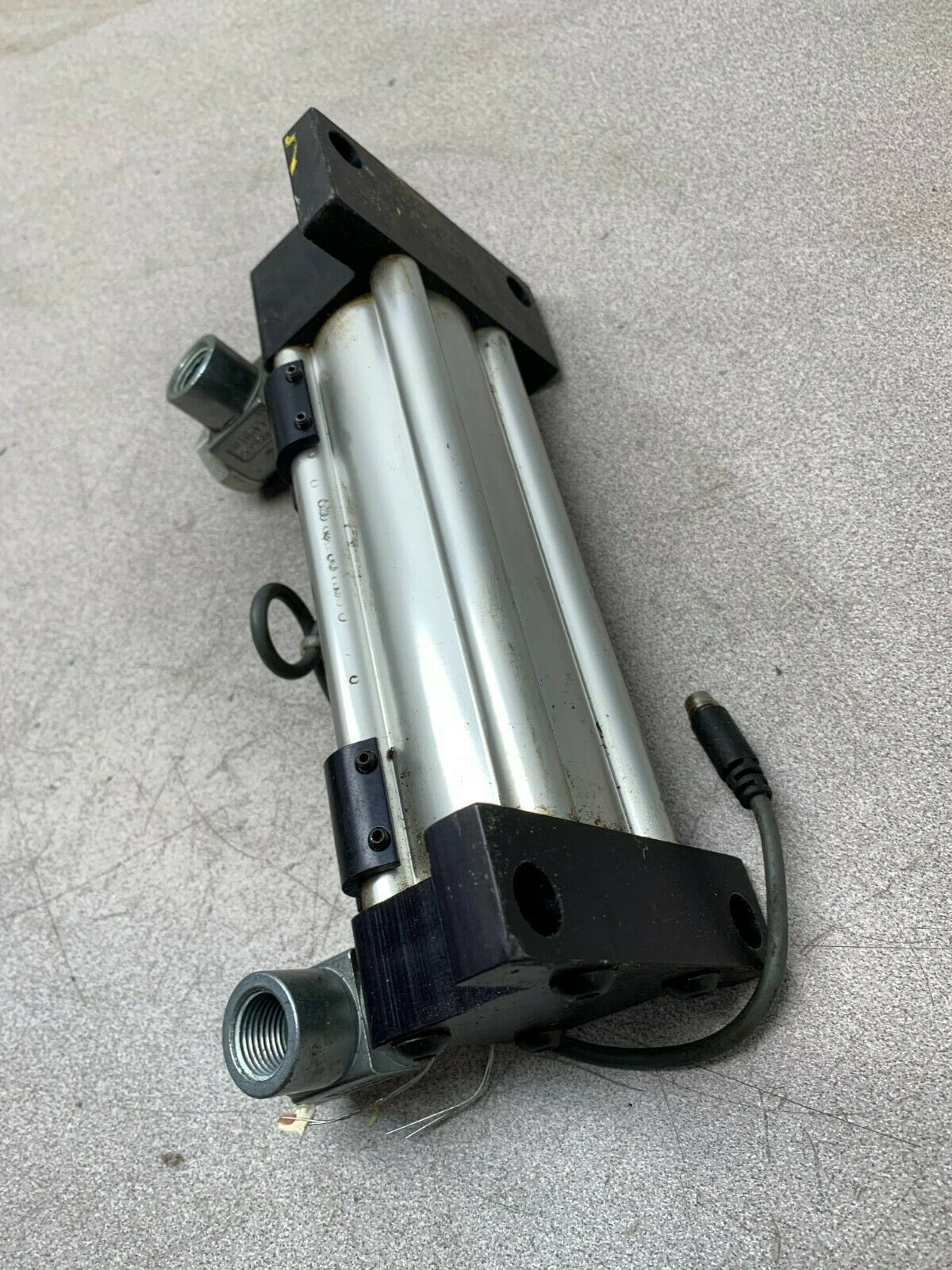 USED PARKER PNEUMATIC CYLINDER 01.50 C2MAUS19AC 4.500