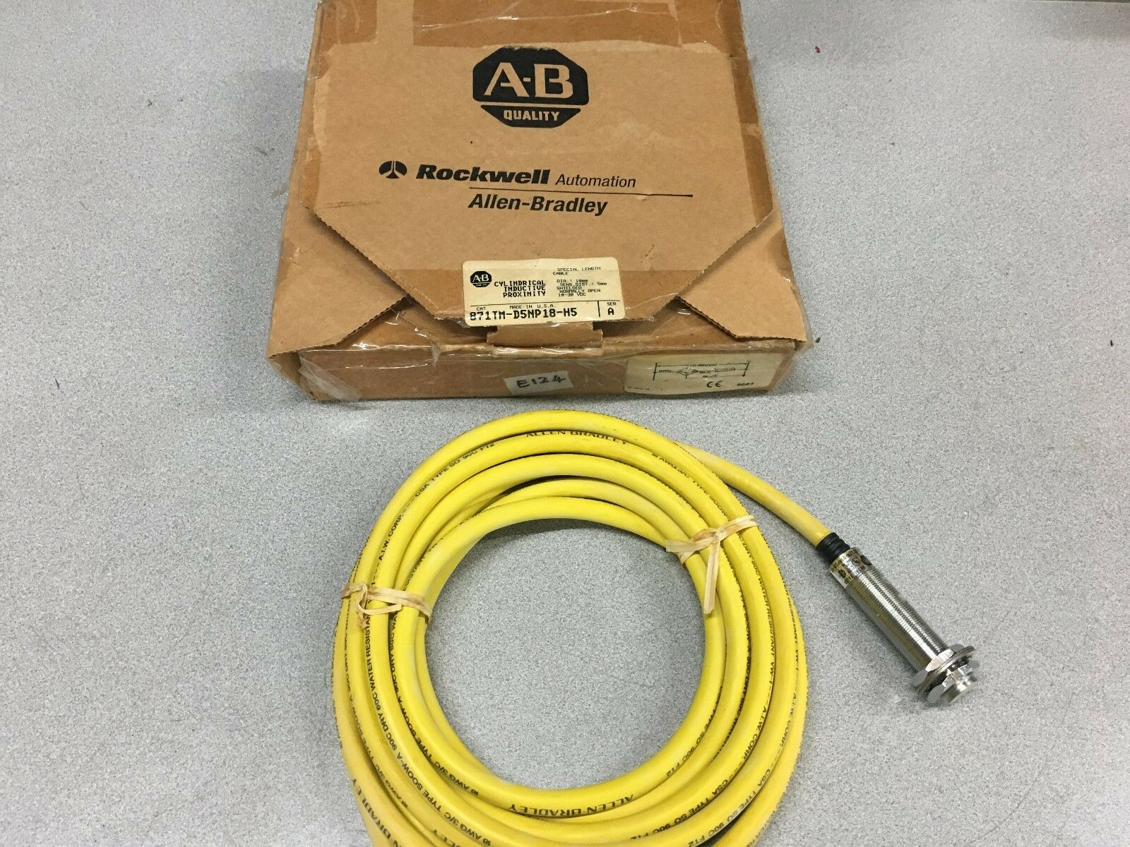 NEW IN BOX ALLEN BRADLEY CYLINDRICAL INDUCTIVE PROXIMITY 871TM-D5NP218-H5 SERIES