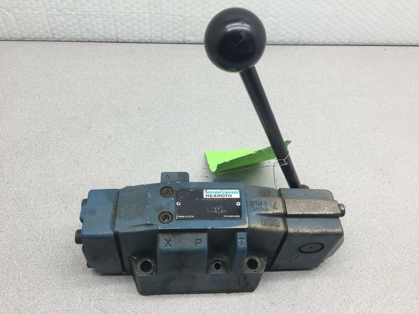 USED REXROTH MANUAL CONTROL VALVE H-4WMM16D70/V