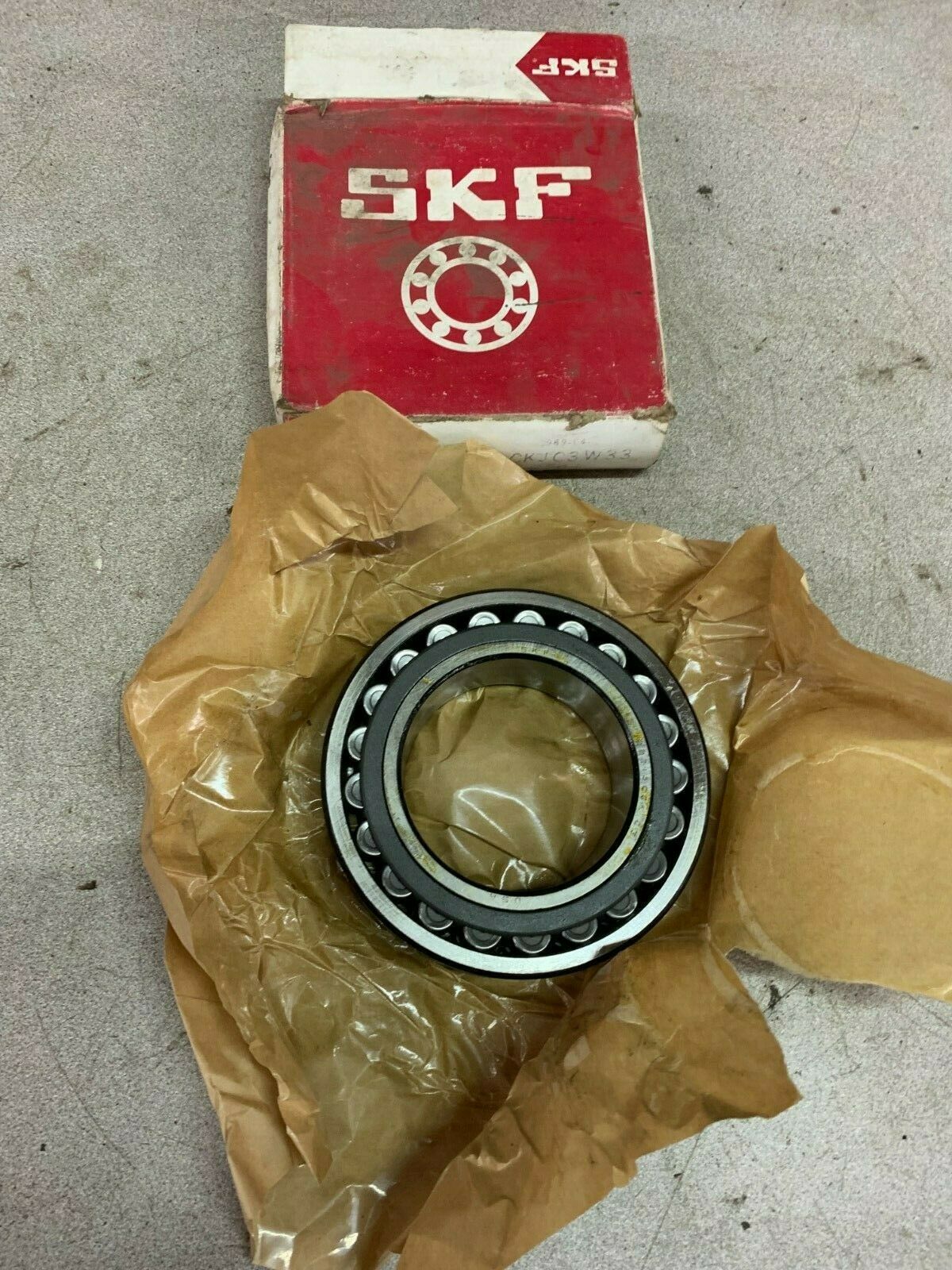 NEW IN BOX SKF ROLLER BEARING 22215CKJC3W33