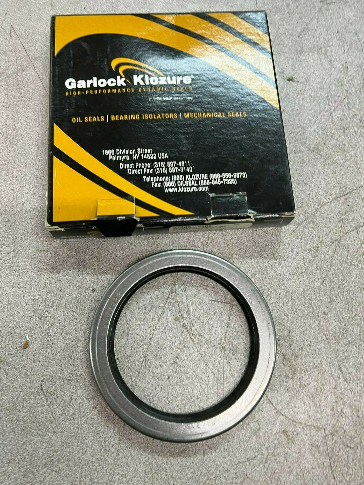 LOT OF 2 NEW IN BOX GARLOCK OILSEAL 21086-2366