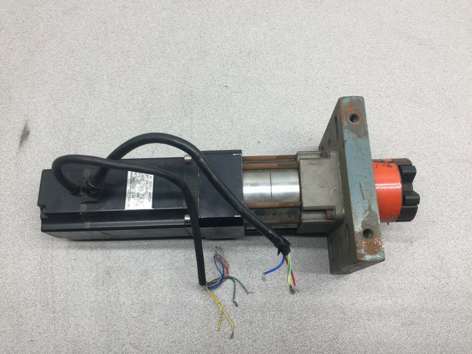 USED YASKAWA  AC SERVO MOTOR AND PLANETARY GEARHEAD SGM-04U3B4L/ 34-511-271-3963