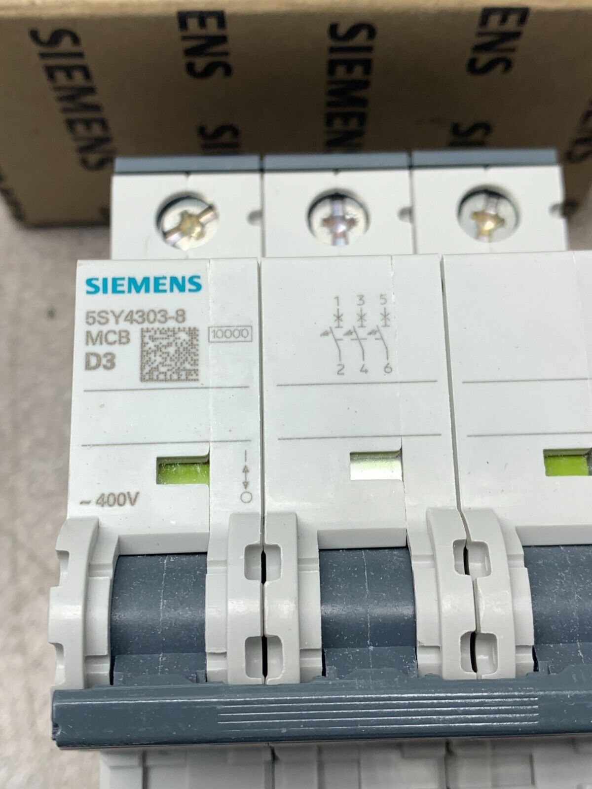 NEW IN BOX SIEMENS D3 3P 400V. CIRCUIT BREAKER 5SY4303-8