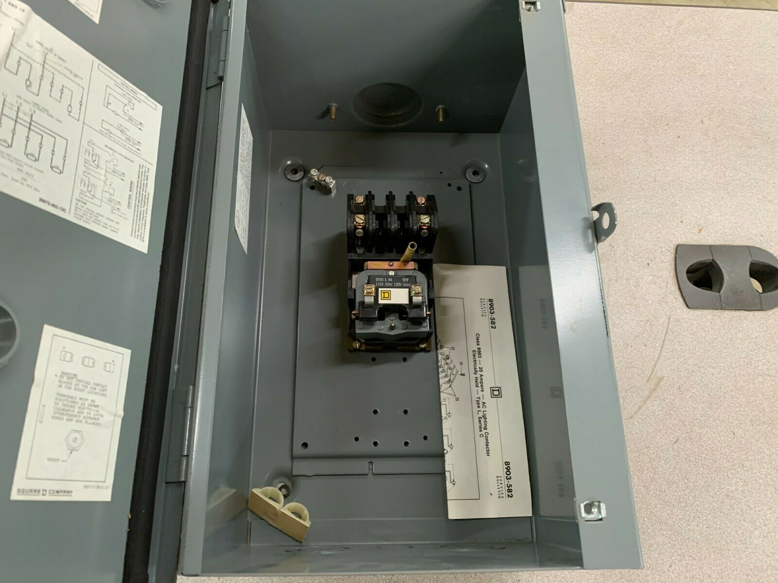 NEW NO BOX SQUARE D 8903 LH 20 LIGHTING CONTACTOR IN ENCLOSURE 8903 L0 20