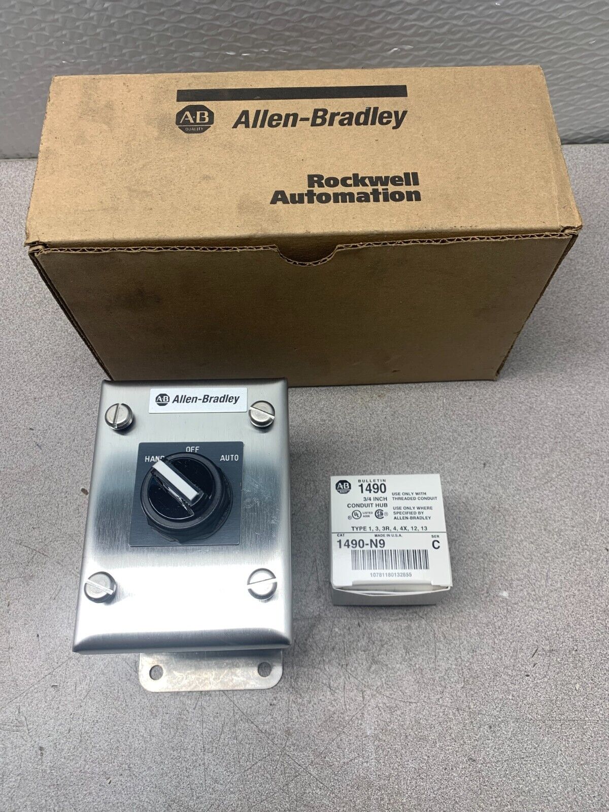 NEW IN BOX ALLEN-BRADLEY SEALED CONTACT SELECTOR SWITCH 800R-R3HA4TLM1 SERIES A