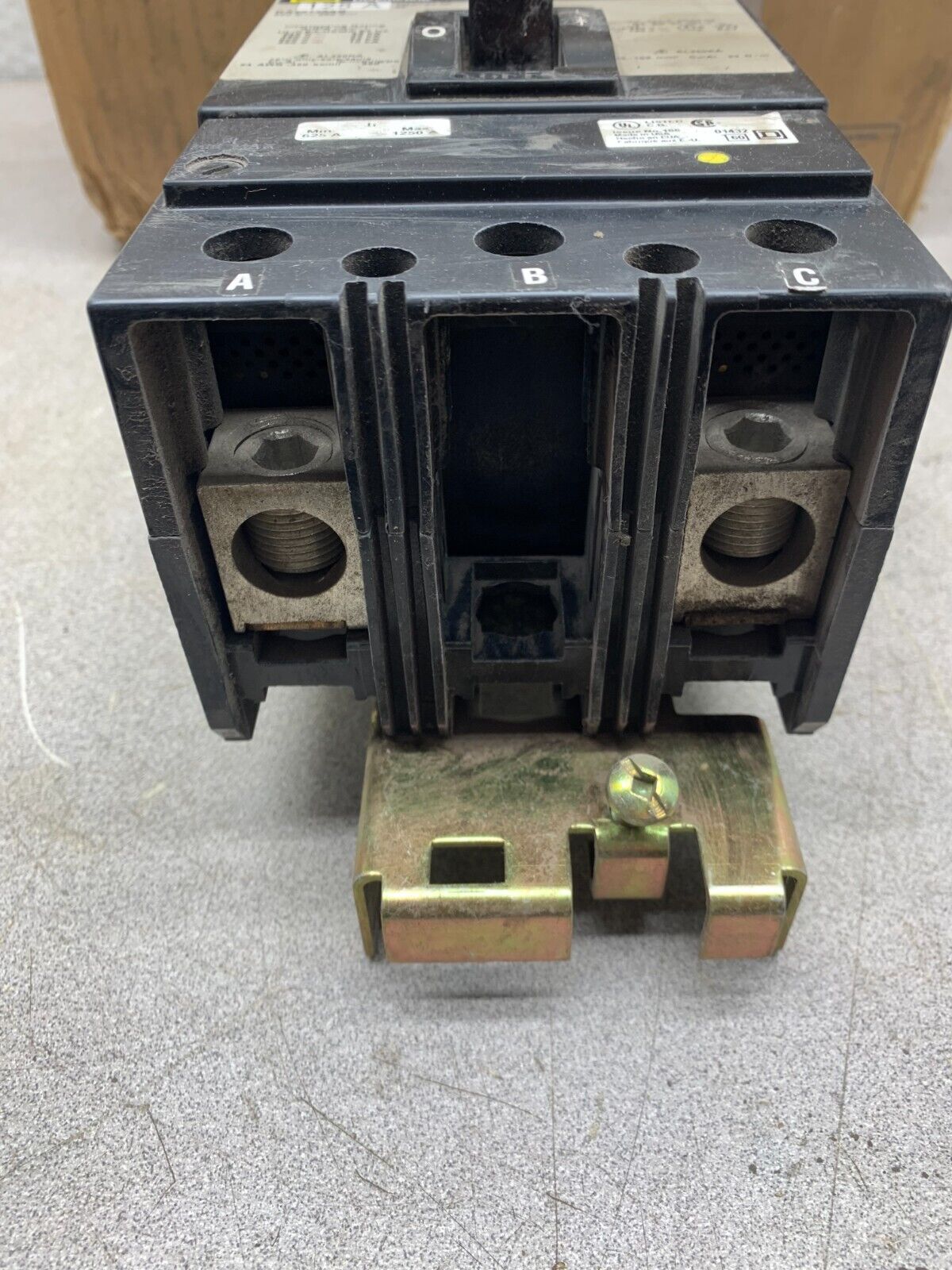 NEW IN BOX SQUARE D 2 POLE 125AMP CIRCUIT BREAKER KA26125AB