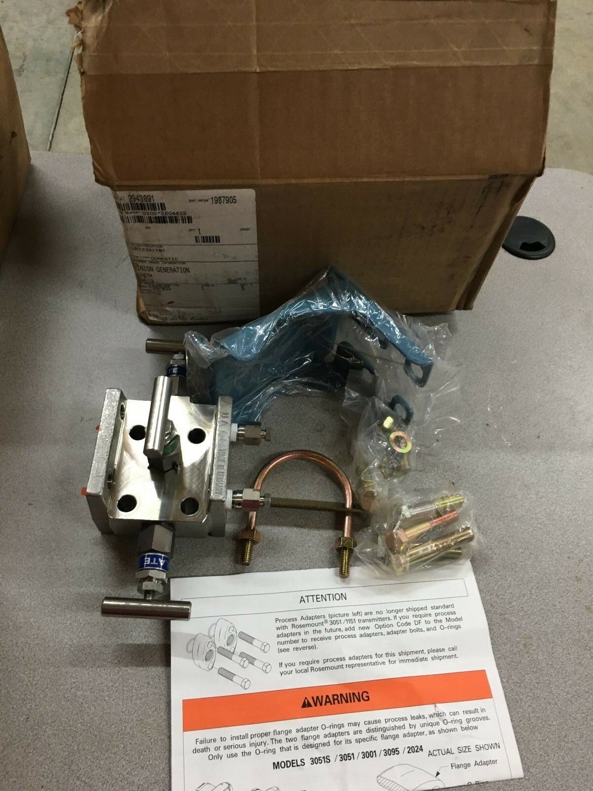 NEW IN BOX ROSEMOUNT TRANSMITTER MANIFOLD 0305RT32A11B1