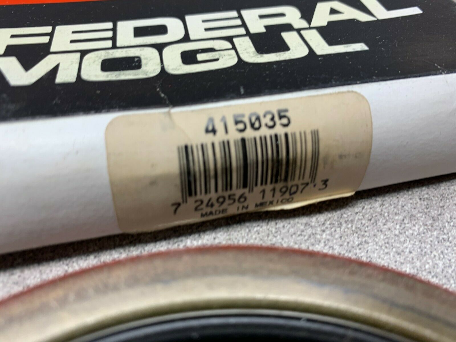 NEW IN BOX FEDERAL MOGUL OILSEAL 415035