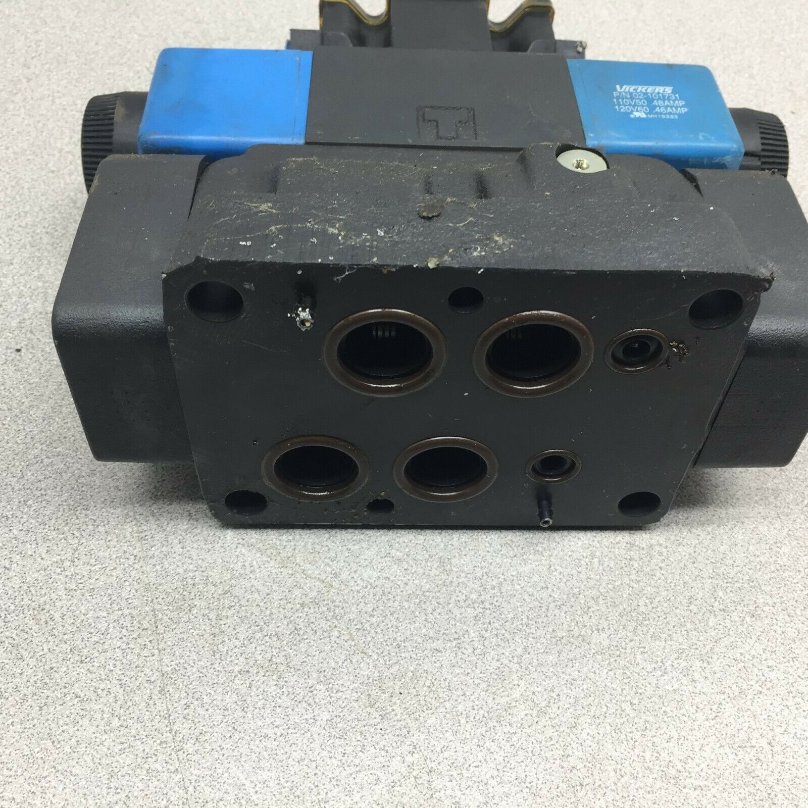 NEW VICKERS 120VAC COIL DIRECTIONAL CONTROL VALVE DG4V-3S-6C-M-FW-B5-60