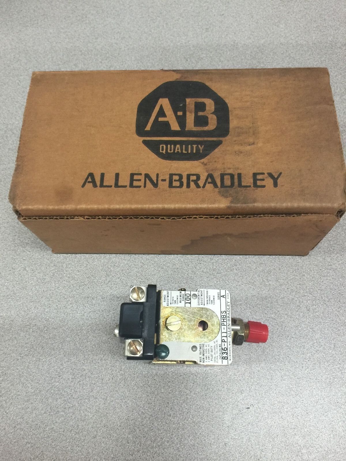 NEW IN BOX ALLEN BRADLEY PRESSURE CONTROL 836-P11-PHBS SER.A