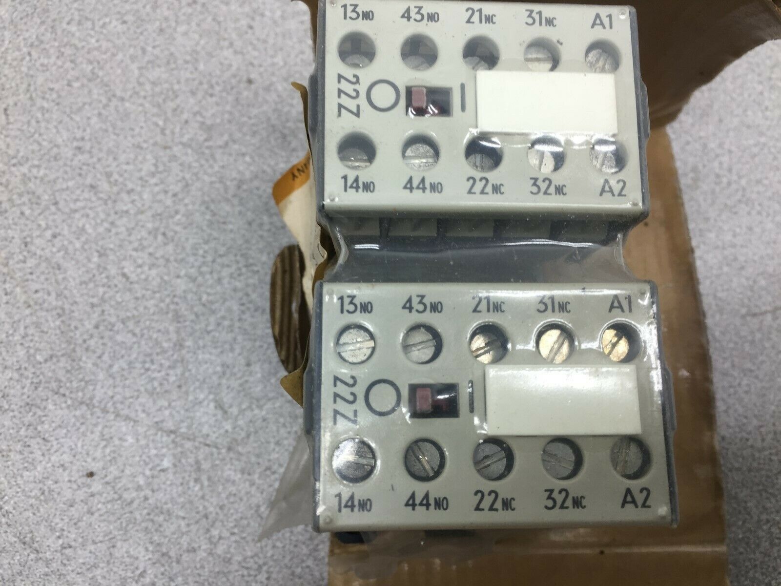 NEW IN BOX SIEMENS 24V INDUSTRIAL RELAY 3TJ1002.OBB4