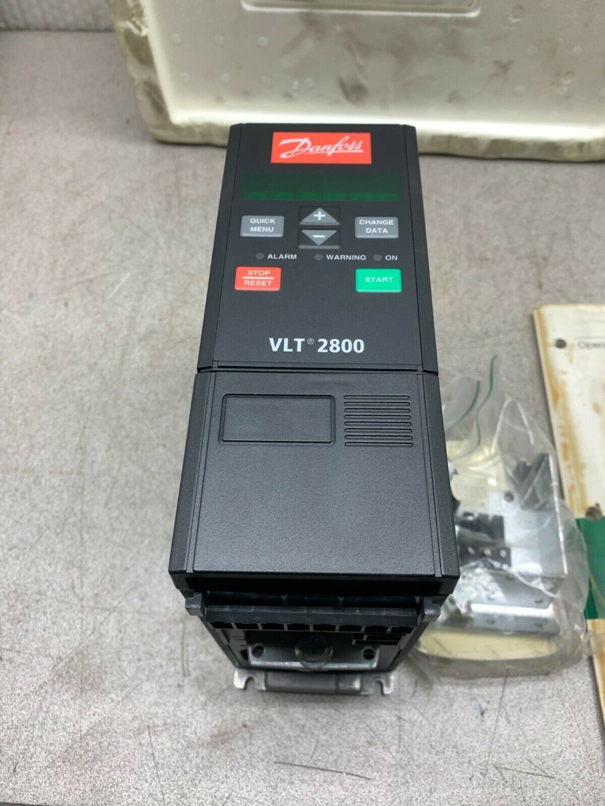 NEW DANFOSS VLT 2800 VARIABLE SPEED DRIVE 195N1001