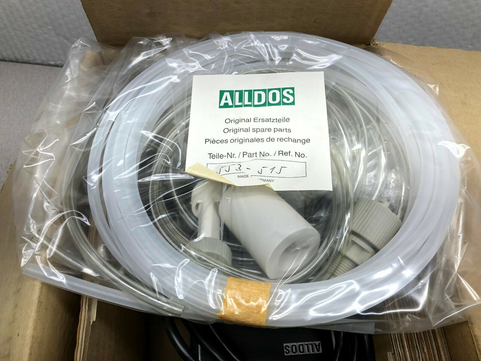 NEW IN BOX ALLDOS METERING PUMP (CORD SET GRIP DAMMAGED) M190