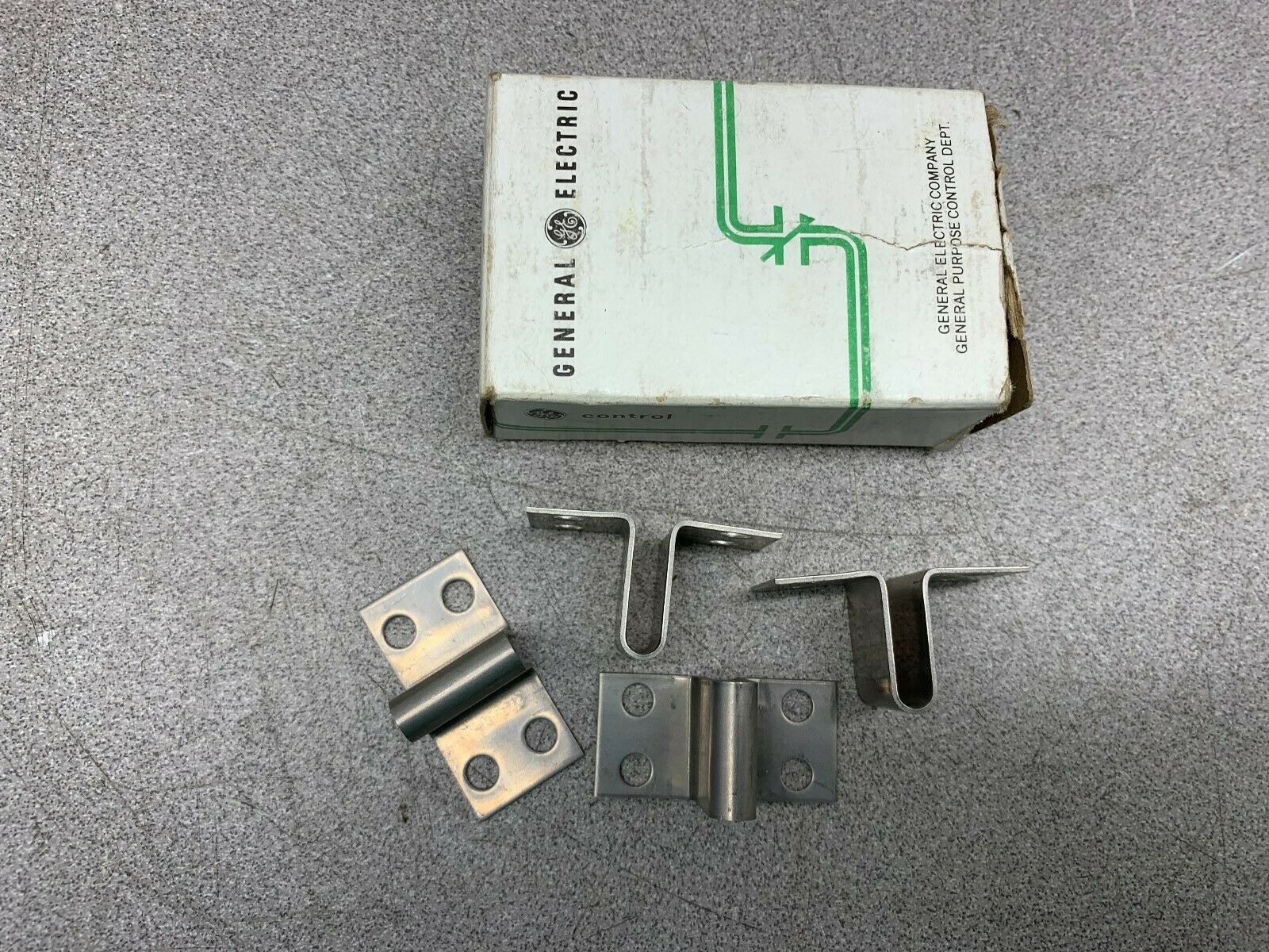 BOX OF 4 NEW IN BOX GE HEATER ELEMENT CR123F48.7B