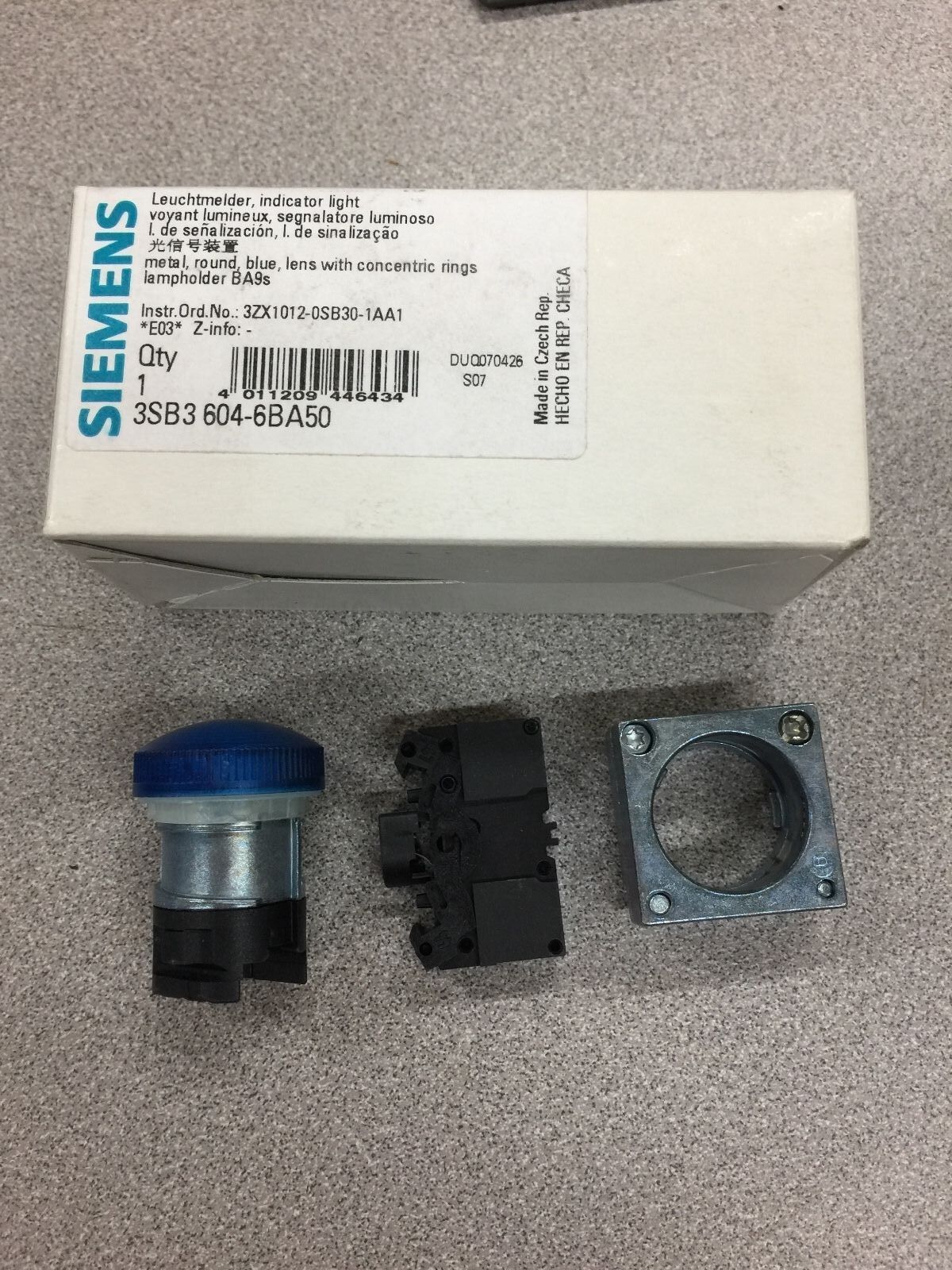 NEW IN BOX SIEMENS INDICATOR LIGHT 3SB3604-6BA50