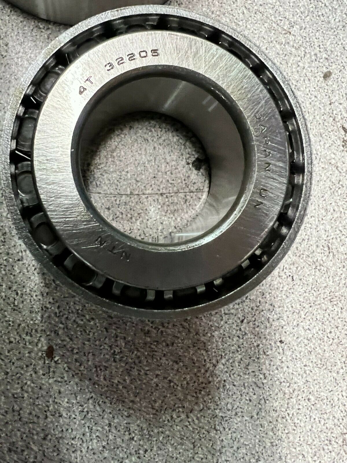 NEW IN BOX NTN BEARING WITH RACE 4T-32205