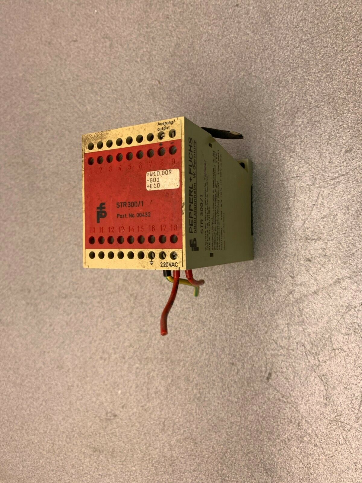 USED PEPPERL+FUCHS 00432 RELAY STR300/1