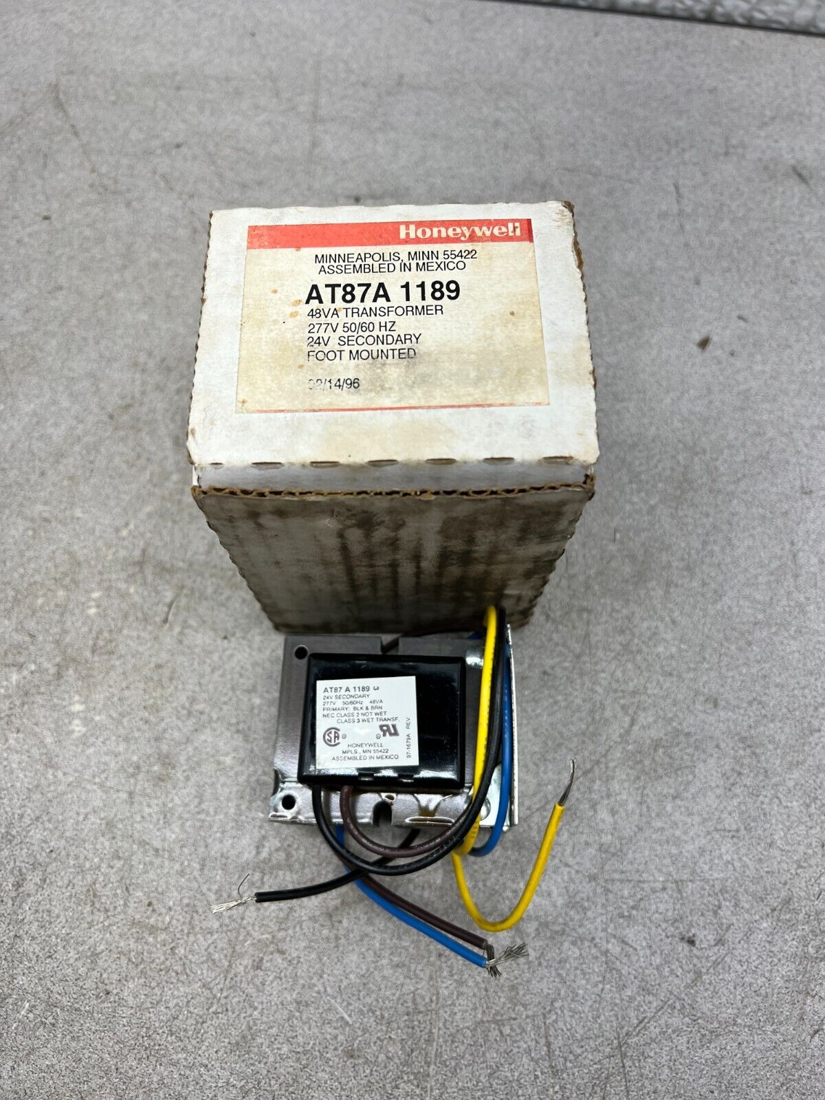 NEW IN BOX HONEYWELL TRANSFORMER AT87A 1189