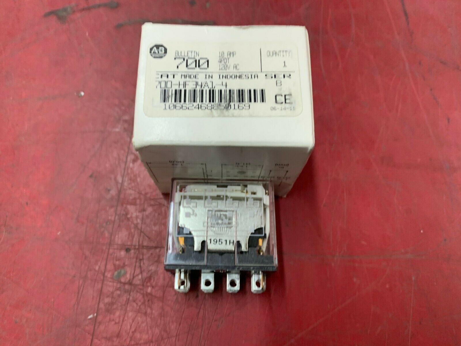 NEW IN BOX ALLEN BRADLEY RELAY 700-HF34AL-4 SERIES B