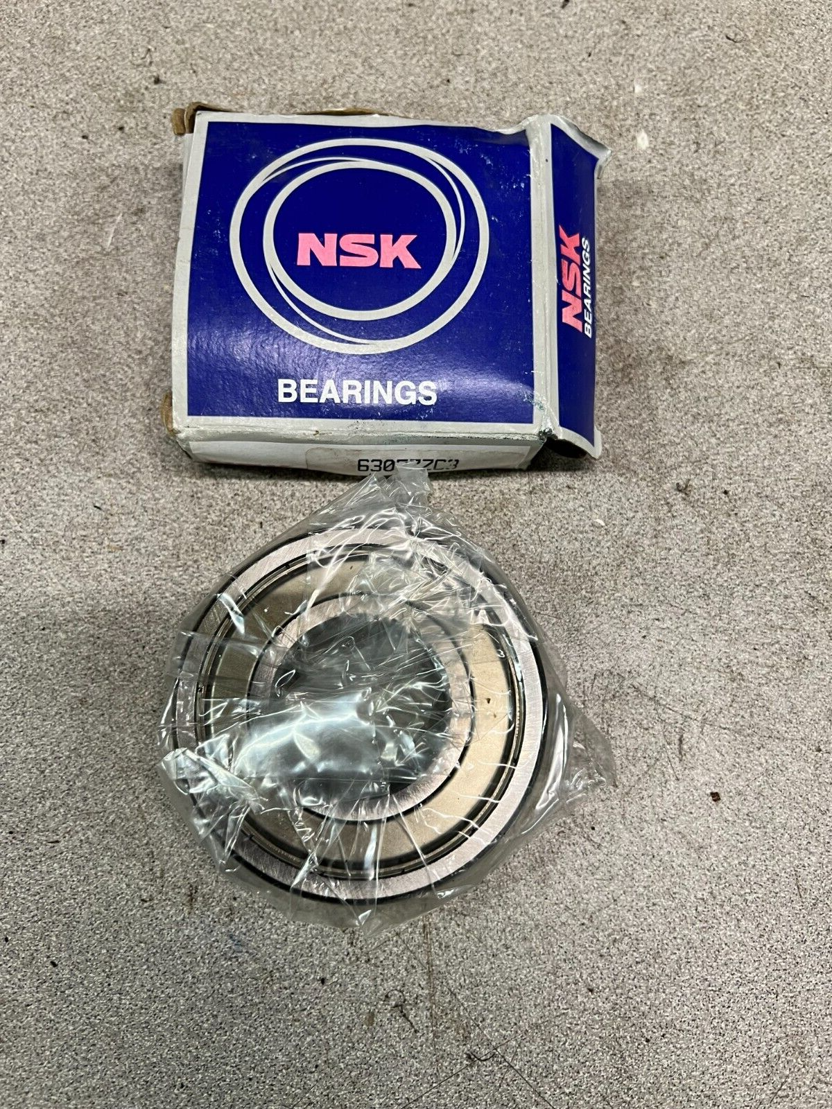 NEW IN BOX NSK BEARING 6307ZZC3